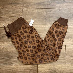 NWT Old Navy Women Mid-Rise Sherpa Sweatpants. Color: Brown Animal. Size Small.
